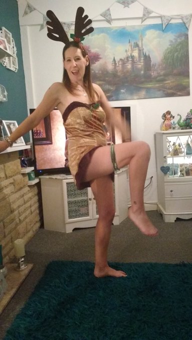 💕Alexarose 🌹 - 1 pic. Getting ready for #xmas porn videos. Trying on different outfits. Heres a reindeer outfit idea. Let me know what you think. X @LuciferPromo @PromoteBeauty @RobertGiguere59 #Christmas #AmateurHour https://t.co/qgOdtlODvc