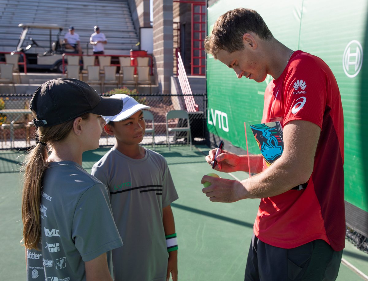 Sign here please 🙋‍♂

<a href="/VasekPospisil/">Vasek Pospisil</a> | #LasVegasTennisOpen