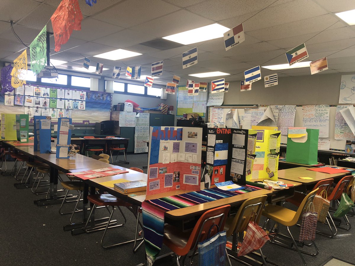 mtrasanchez27's tweet photo. Closing up el mes de herencia hispana with a presentation for parents https://t.co/uc0GfV0aFy