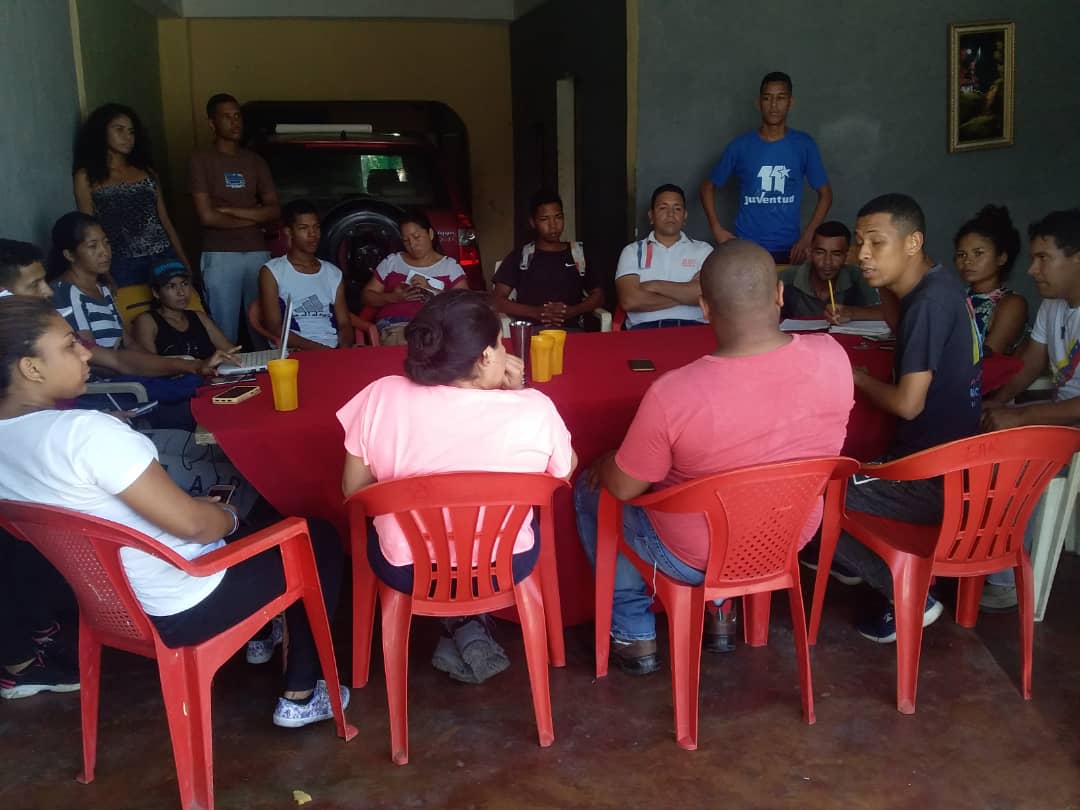 MJPRSCARABOBO10's tweet photo. Visita de la estructura nacional de Robert Serra en el municipio Juan José mora reunión con la vanguardia munipal y parroquiales dando orientaciones para seguir avanzando la misión Robert Serra en el municipio Juan José mora y el estado Carabobo https://t.co/GMkhNHo5Jk