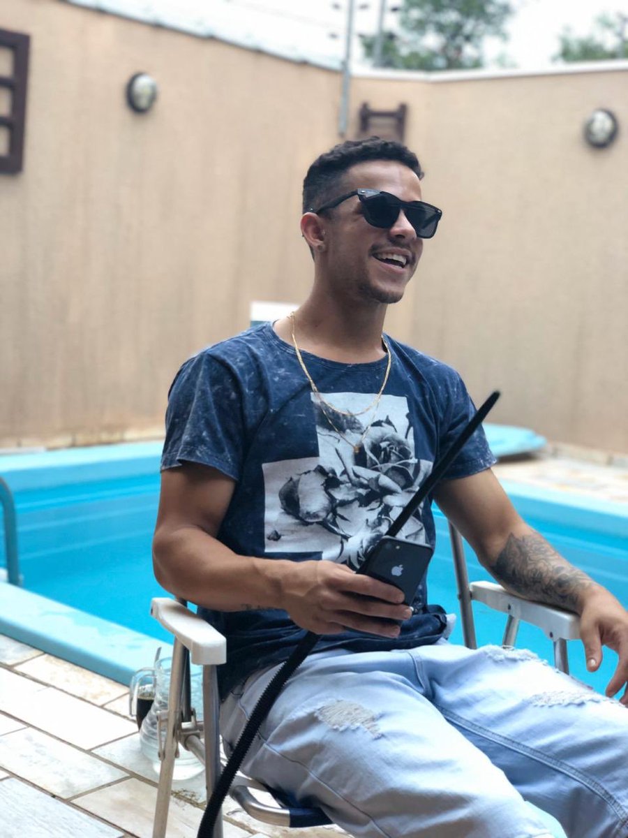Leandrinvitor's tweet photo. Vivendo 😎 https://t.co/jK8JIj4YGF