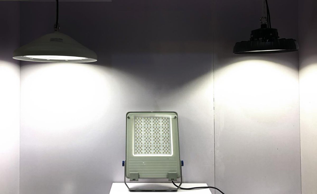 AokLight's tweet image. #cantonfair Our OFS, INS Series drew quite the crowd! Stop by Booth: Pavilion 13.2, F41-42 to know how you can achieve #BetterLight with any of these sports luminaries. And learn solutions for #highbay, #projectorlight, and #streetlight, #solarenergy