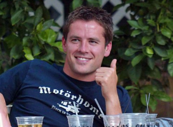 MirrorFootball's tweet photo. Michael Owen says he heads to the bar at midday every day when he's on holiday | https://t.co/E55ONO8uHc https://t.co/zGN21xnThS