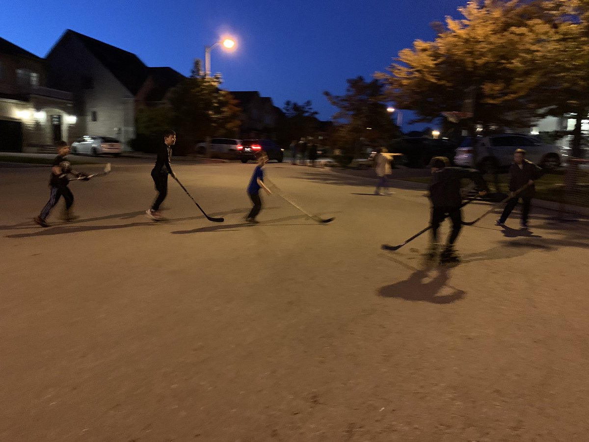 naomiparness's tweet image. When summer like autumn days turn to summer like autumn nights. As a mom who’s always asking her kids to get off technology nothing makes me happier than a whole crew on the court playing hockey.  🥅🏒 #hockeymom #fallnights #gorgeousday #october