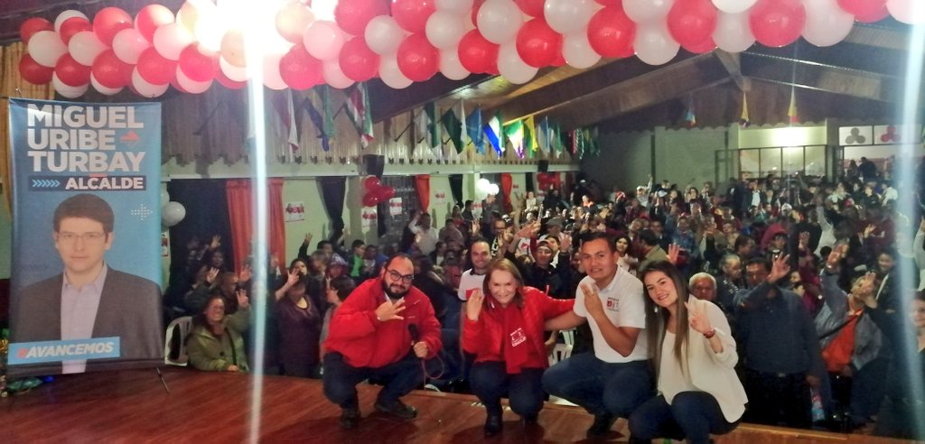 gordillo_luz's tweet photo. 🚩#L3 al Concejo de Bogotá. 
Infinitas gracias a nuestros amigos y líderes de la localidad de Antonio Nariño en este cierre de campaña. 
Estoy segura que este 27 de octubre tendremos a Diego López -> #L87 como nuestro próximo edil. @MiguelUribeT @PartidoLiberal @dariocepeda https://t.co/BnO8I77dsj