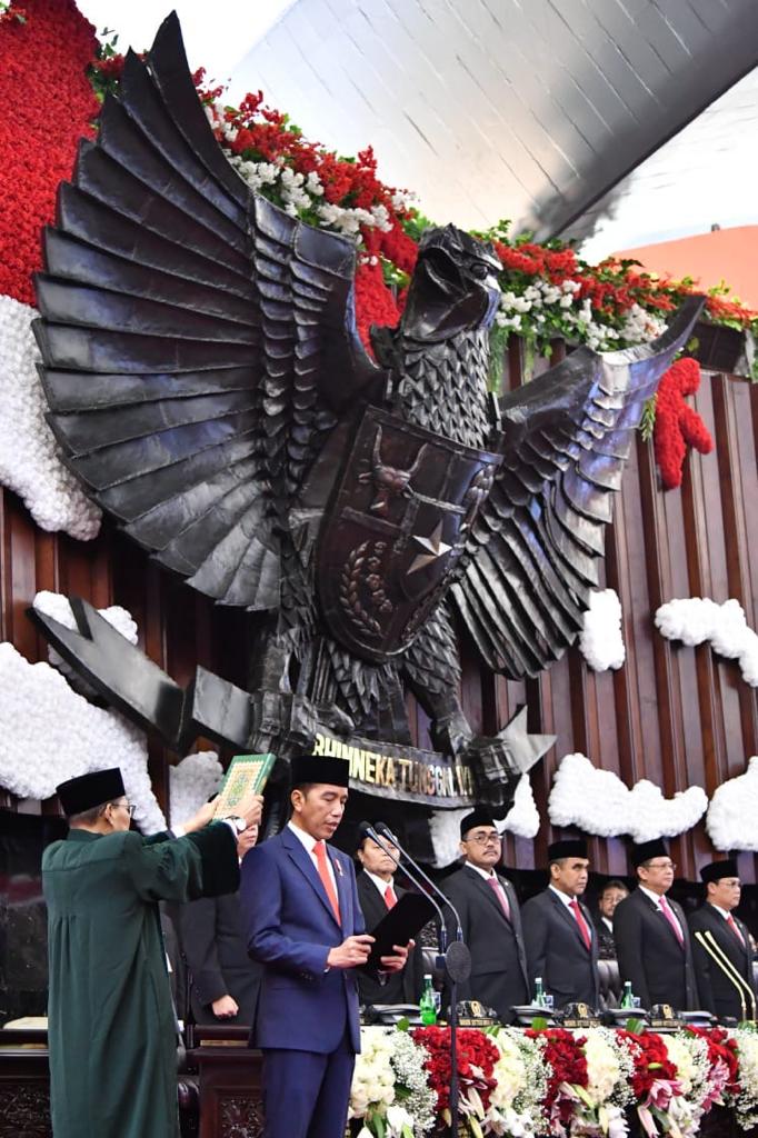 Saya ingin para menteri terpilih adalah sosok yang inovatif, produktif, pekerja keras dan cepat. Sosok yang tidak terjebak rutinitas yang monoton.

Tugas kita bukan hanya membuat dan melaksanakan kebijakan, tetapi memastikan masyarakat menikmati pelayanan dan hasil pembangunan.