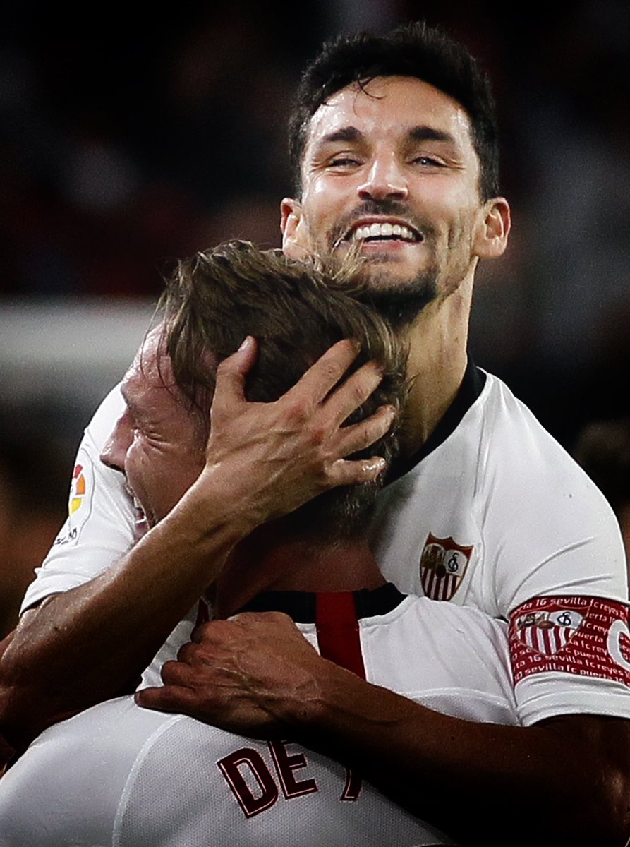 andreabrrmr's tweet image. Abrazo de gol, hace no mucho. @SevillaFC 😊