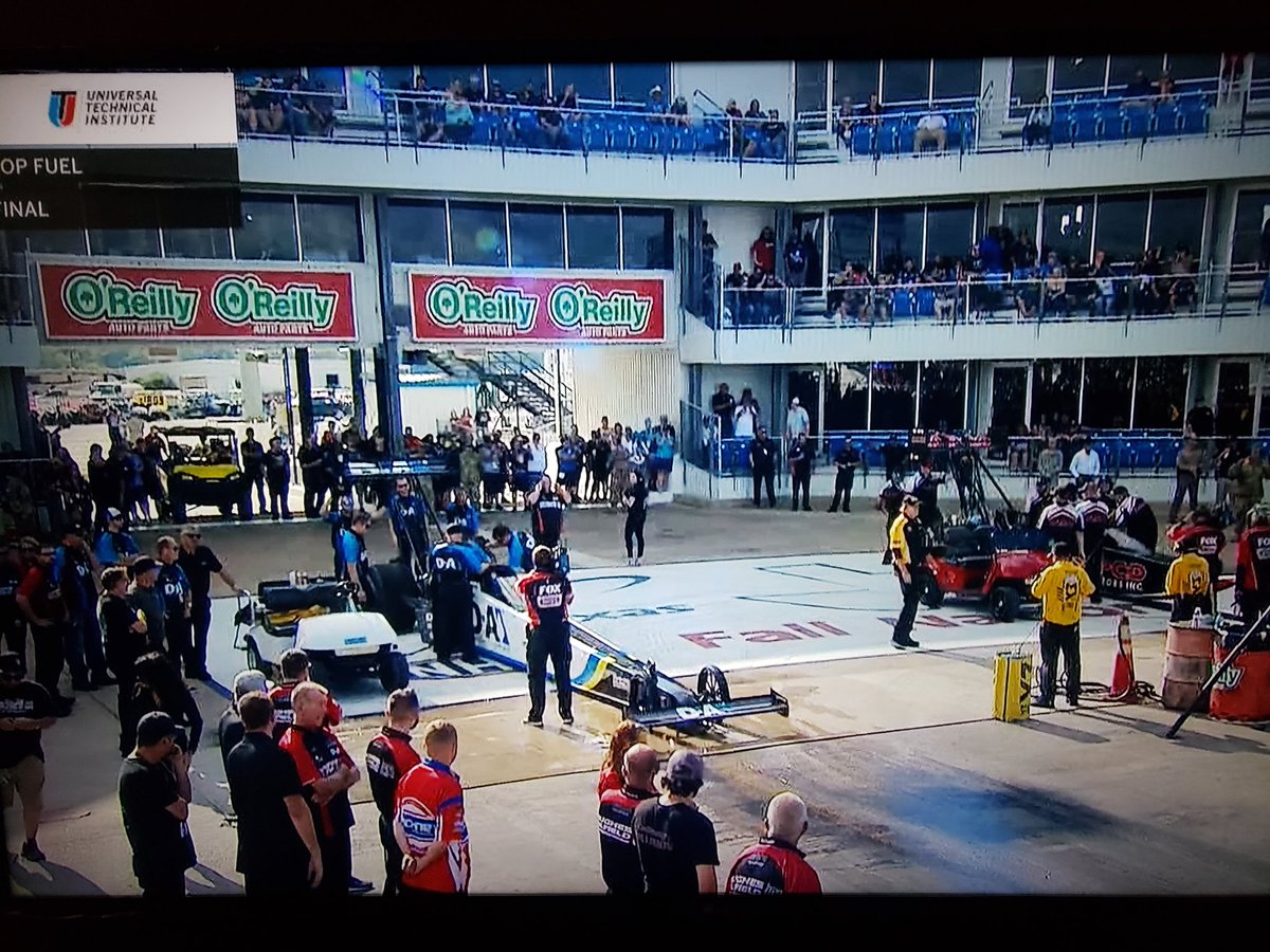NikkiAriesMedia's tweet image. One of the moments that made my heart so happy in the #FallNats final round: all the @TeamBVR crew guys all at the starting line together to cheer on @JTVandergriff #TeamBVR #NHRA #FallNats #GoJoJo