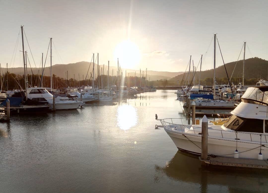 SenikauV's tweet photo. What a great way to end the weekend with $1 Oysters at the local Yacht club @SwagnificentOB https://t.co/Jizys5KVug