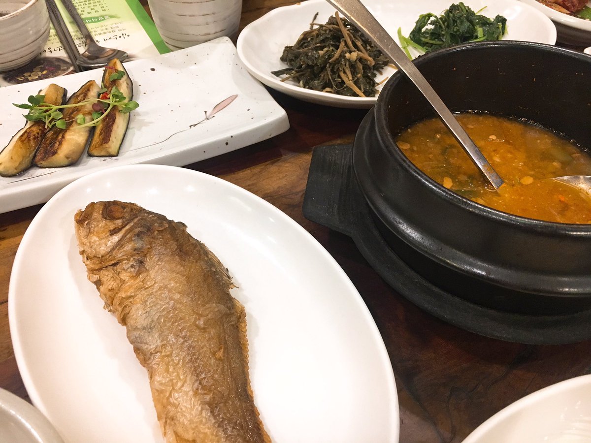 Chekccori 3日目のお昼も美味しくいただきました パンチャンもヤンニョムケジャンからケランマリ ナムル プルコギ イシモチまでの贅沢な韓国らしいご飯に大満足 검은콩밥상 文旅大邱編リポート