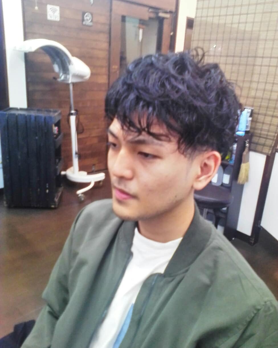 ট ইট র Hair 癒庵 人気のマッシュスタイルにパーマ パーマの種類でいろんなスタイルが楽しめます O 強めのパーマ 弱めのパーマ 好みのスタイルを楽しみましょう 沖縄 泡瀬 Hair癒庵 理容室 床屋 美容室 メンズカット メンズ髪型 ツーブロック マッシュ