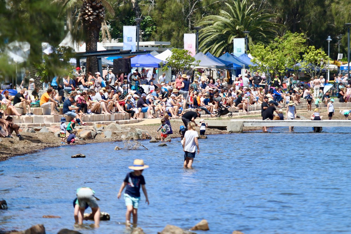 lakemac's tweet photo. We had lots of fun with the 30,000+ people who lined Lake Mac's foreshore for #Superboats2019. #LakeMacSuperboats fixture is a highlight on the #Superboats calendar as the teams love how the #LakeMac community gets behind the event. Bet the beautiful conditions don't hurt.๐ https://t.co/yHlBFI93JR