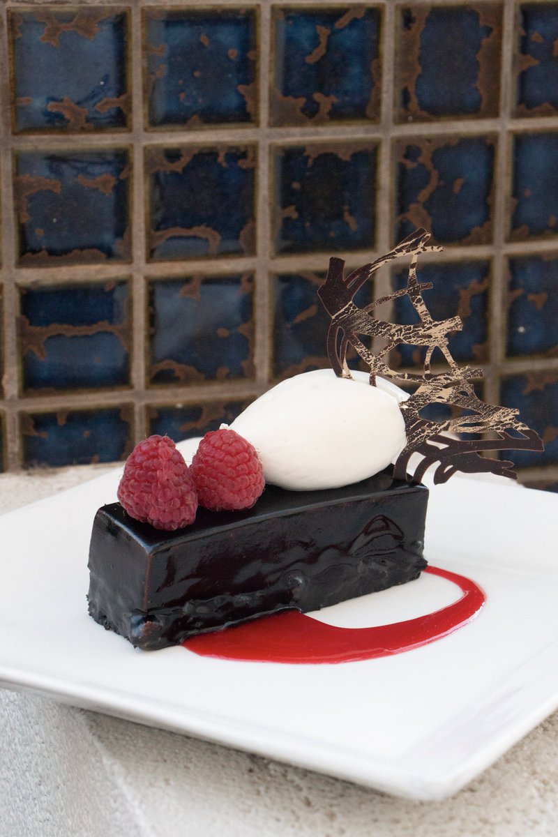 BarrymoreLV's tweet photo. Fall in love with our Triple Chocolate Bar on our new Fall Dessert Menu. https://t.co/8PjekUGYWJ