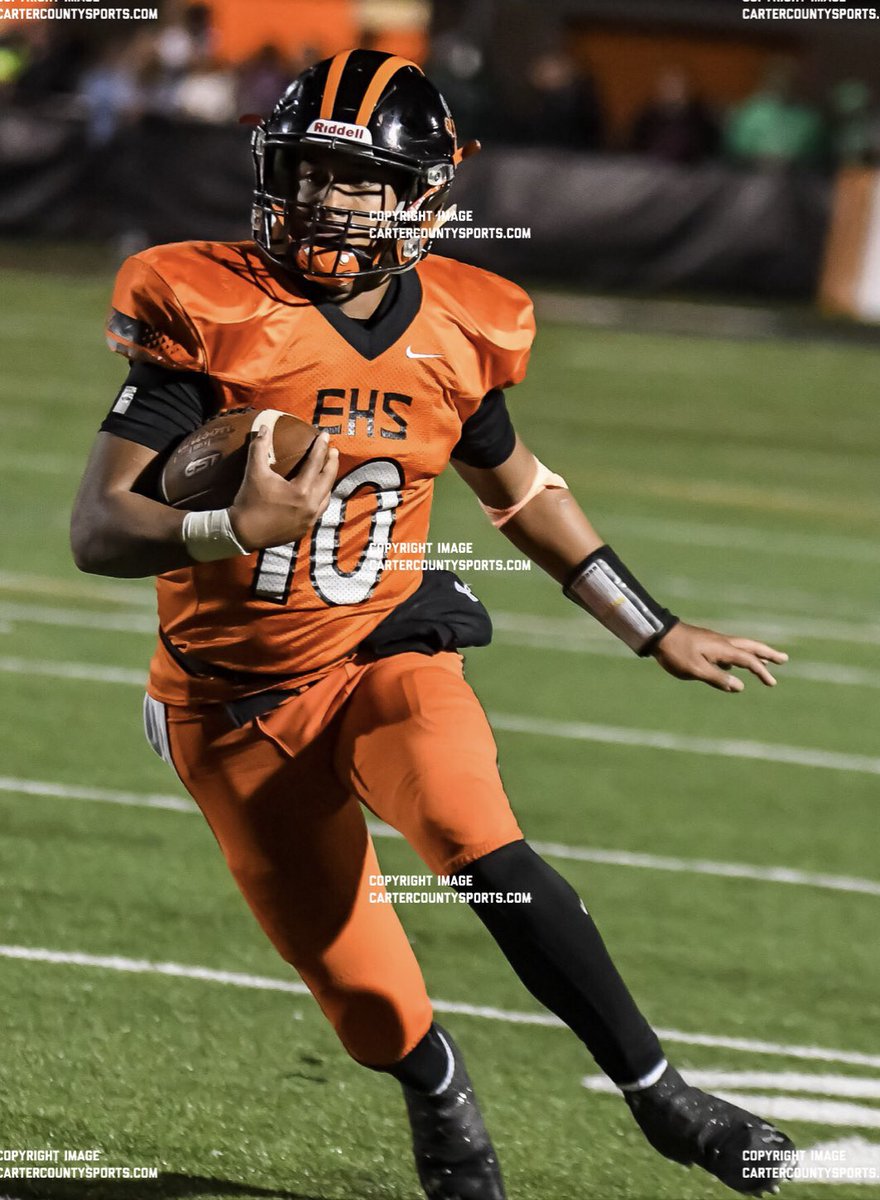 EHSstudentsec's tweet photo. We stay UNDEFEATED!! Huge win over Greenville this past Friday and we couldn’t be happier to support EHS Football. CLONES FOR LIFE 🧡 https://t.co/fySFajZrq9