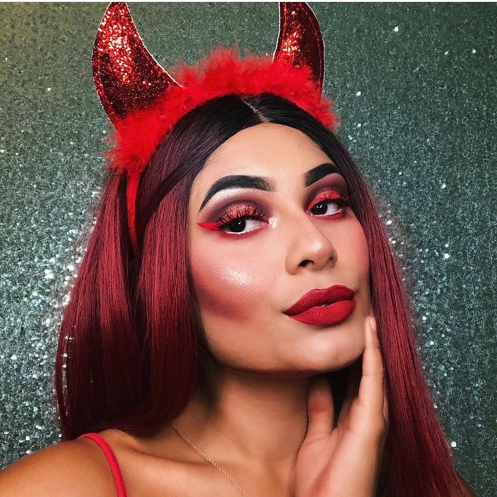 Hallo-SLAY #STYLFAM <a href="/cindycreations/">sweetcindycreations</a>.ox coming through like fire 🔥🔥 She applied our fierce solid red pigment in Jessica Rabbit mixed with our Fluid FX to create a gorgeous graphic liner! 💋🎃🔥