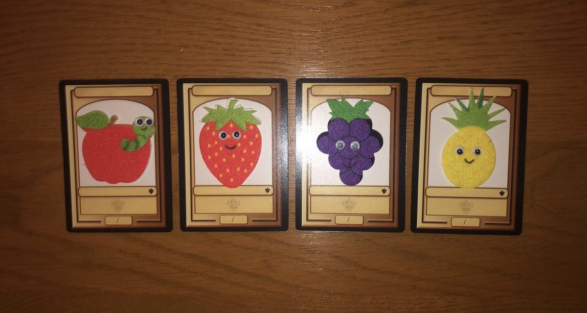 OliverTomajko's tweet image. Call me Oko because I’ve been making Food tokens! 😎 Thanks @ArenaDeckCast for the blank token cards! 🍎🍓🍇🍍