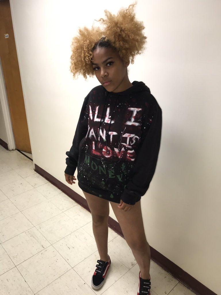 pinkthag's tweet photo. I Been Ina Lab 🔬 Cooking Up Some Hot Shit 🧪🔥 #HoodieByMe ⚡️ #LLGHOST #LLDONNIE #LLSHOWOUT https://t.co/5O5U8YyaIw