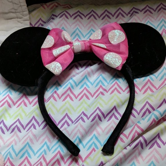 So good I had to share! Check out all the items I'm loving on <a href="/Poshmarkapp/">Poshmark</a> #poshmark #fashion #style #shopmycloset #hm #meettheposher #minniemouse: posh.mk/SGRWB9lG3Z