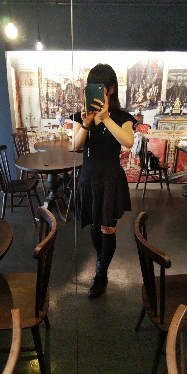 Aki 9 23ぼくらのひしょち 熊本下通り メタモンaki ヴィヴィアンカフェin台北が一番の目的だったので ヴィヴィアンのワンピとアクセメインにモードロックなコーデでした 夏気候なのでシンプルコーデだけど アフタヌーンティーに合うようにブロークン