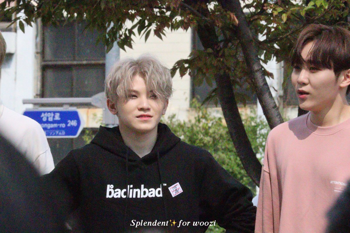 SplendentSVT's tweet photo. 190928 세븐틴 음중 미팬

옆모습도 잘생겻다 이우지❣️❣️

#우지 #WOOZI #ウジ #李知勳 #SEVENTEEN #세븐틴 https://t.co/L3Nb6Ty8Qa