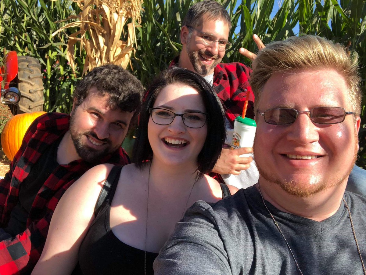 HuskyPinky's tweet photo. Had fun at Oak Canyon Pumpkin Patch (part 1) https://t.co/NIcaHn9IrO