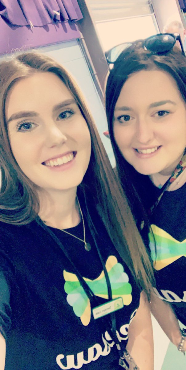 JamiThomas93's tweet photo. ILearn day 📱 seesaw ambassadors. What a great day! ☺️ #AppleDistinguishedSchools  #seesaw  @AlgesterS https://t.co/VVCmpQvdLI