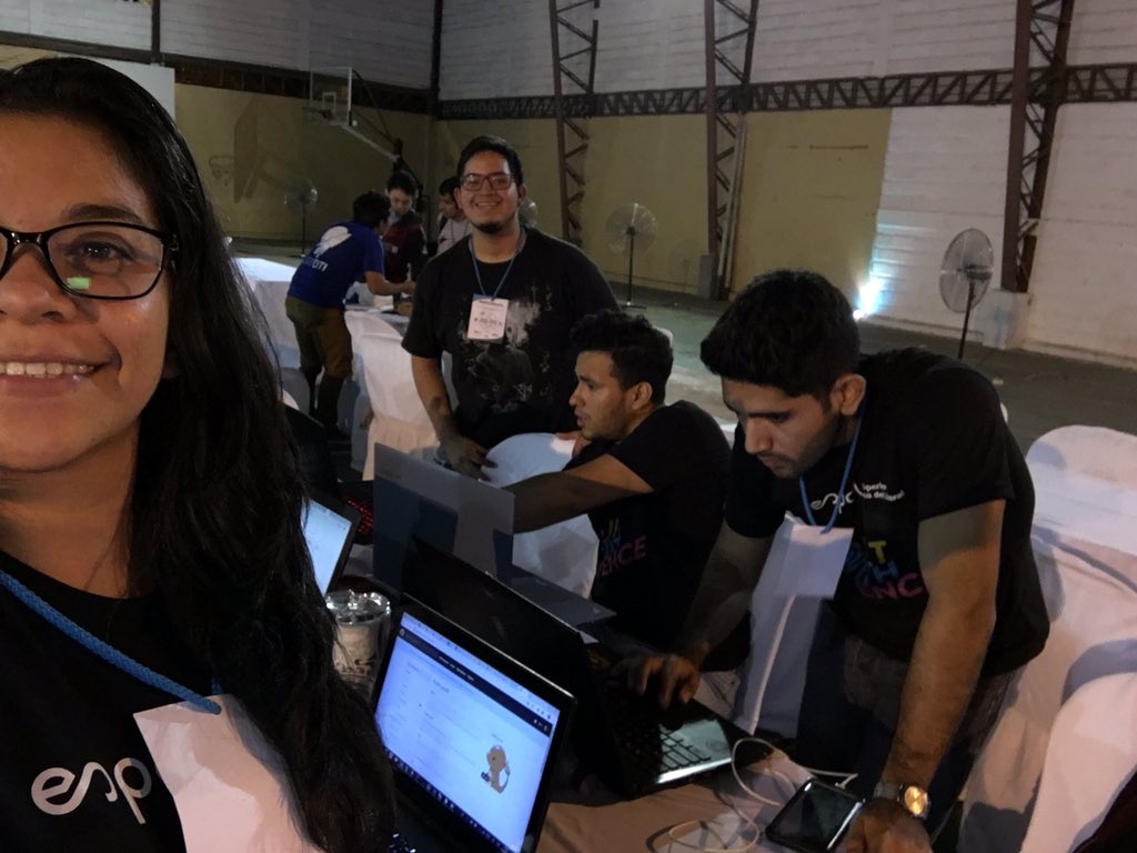 K_I_A_A's tweet photo. #nasaspaceappschallenge Muy feliz de haber podido participar en este hackatón de la @Nasa. Y más aún de haber podido ganar y representar a mi universidad @espol. #YoSoyEspol #ReOceans @corpciti https://t.co/hY1S9MF0UB