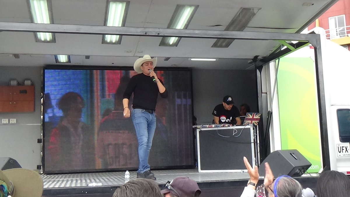 CFOnofreros's tweet photo. @Jhonofre @emiromusica @mariacajafo @Rafamaracas1 @heriwil4  #Festiparques #OnofrerosDeCorazón #LaRevoluciónDelJoropo
@CanalRCN @RadioUnoBogota @Bogota 
Hay mas fotos en https://t.co/lpVcYBDdmz https://t.co/AKI10abeIp