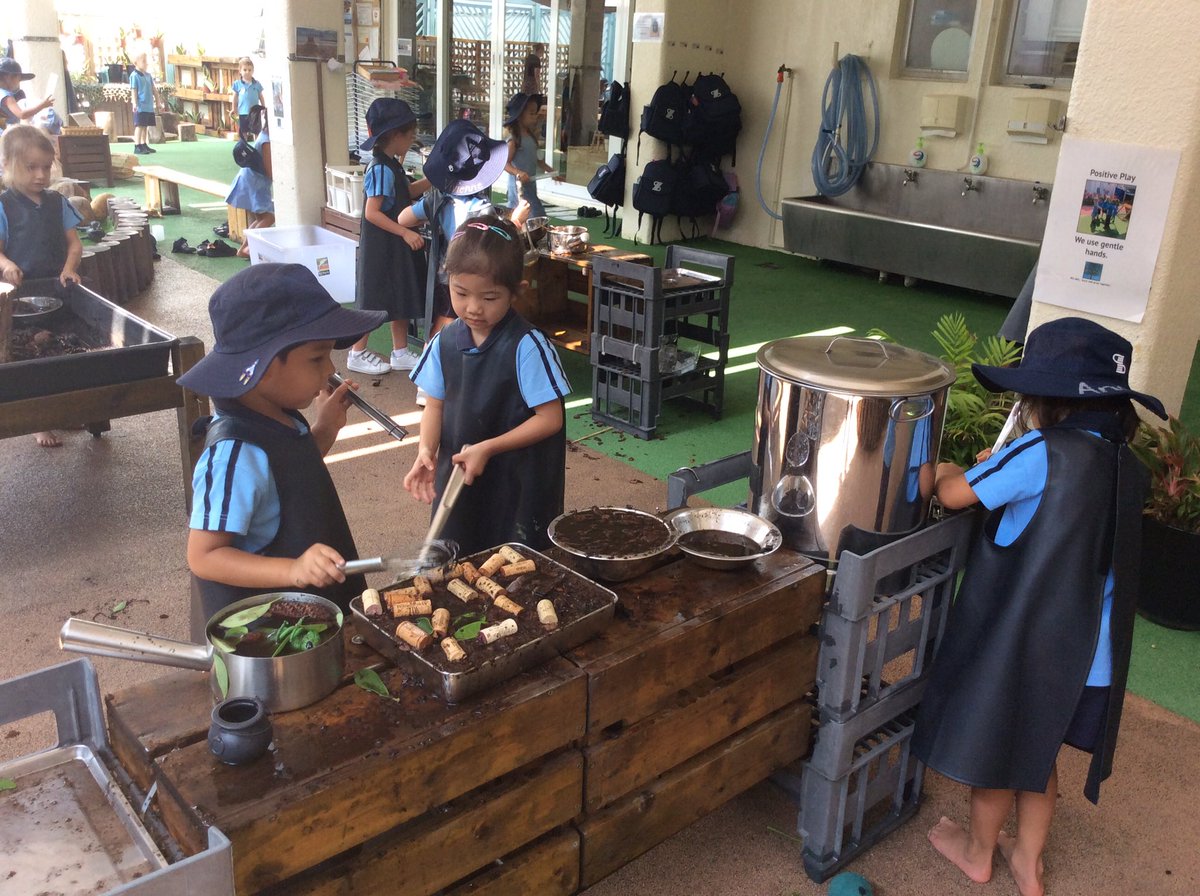 Lots of fun in the mud kitchen this morning. Making chocolate cakes and soup #harbourclass #messyplay
