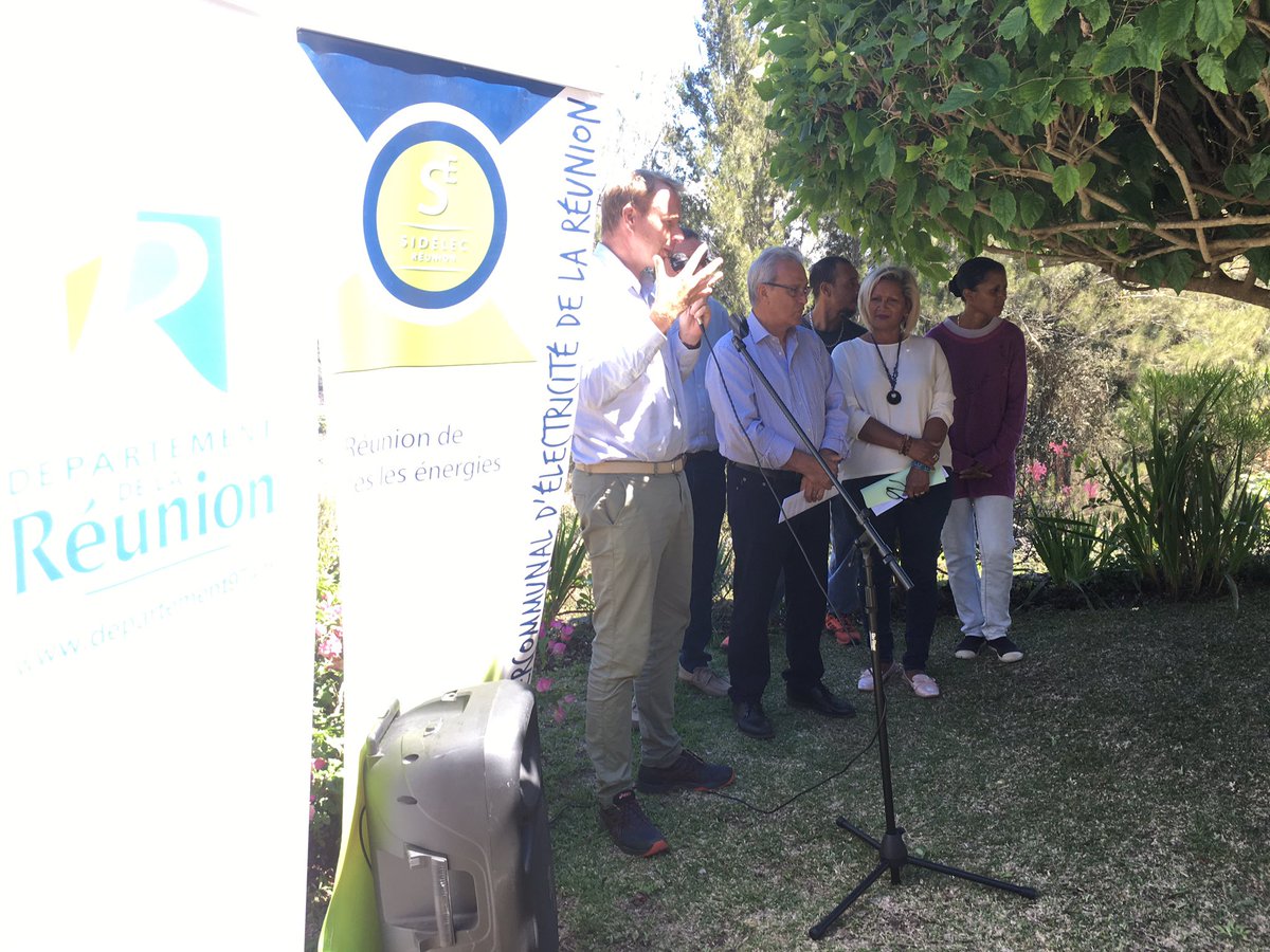 sidelec974's tweet photo. Inauguration du micro réseau solaire sur Roche Plate à Mafate avec le SIDÉLEC REUNION et l’ensemble de ses partenaires @sidelec974 @EDF_Reunion https://t.co/ywnDKqcIUq