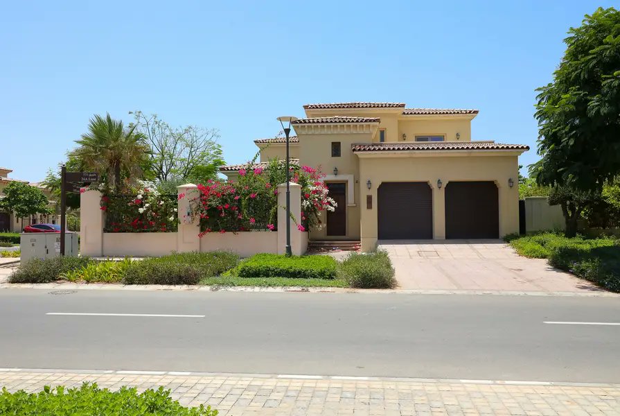 Venithco's tweet image. Saadiyat Beach Villa Presents you a GREAT DEAL!!
 |Bedrooms -4 |Bathrooms - 3 |Area - 4,370 sqft |FOR RENT 
PRICE - AED 350,000 /YEARLY 
#inabudhabi #saadiyatbeach #auh #myuae #beachview #uaehome #propertymanagement #realestate #uaeproperties #home #abudhabi #Dubai #uae