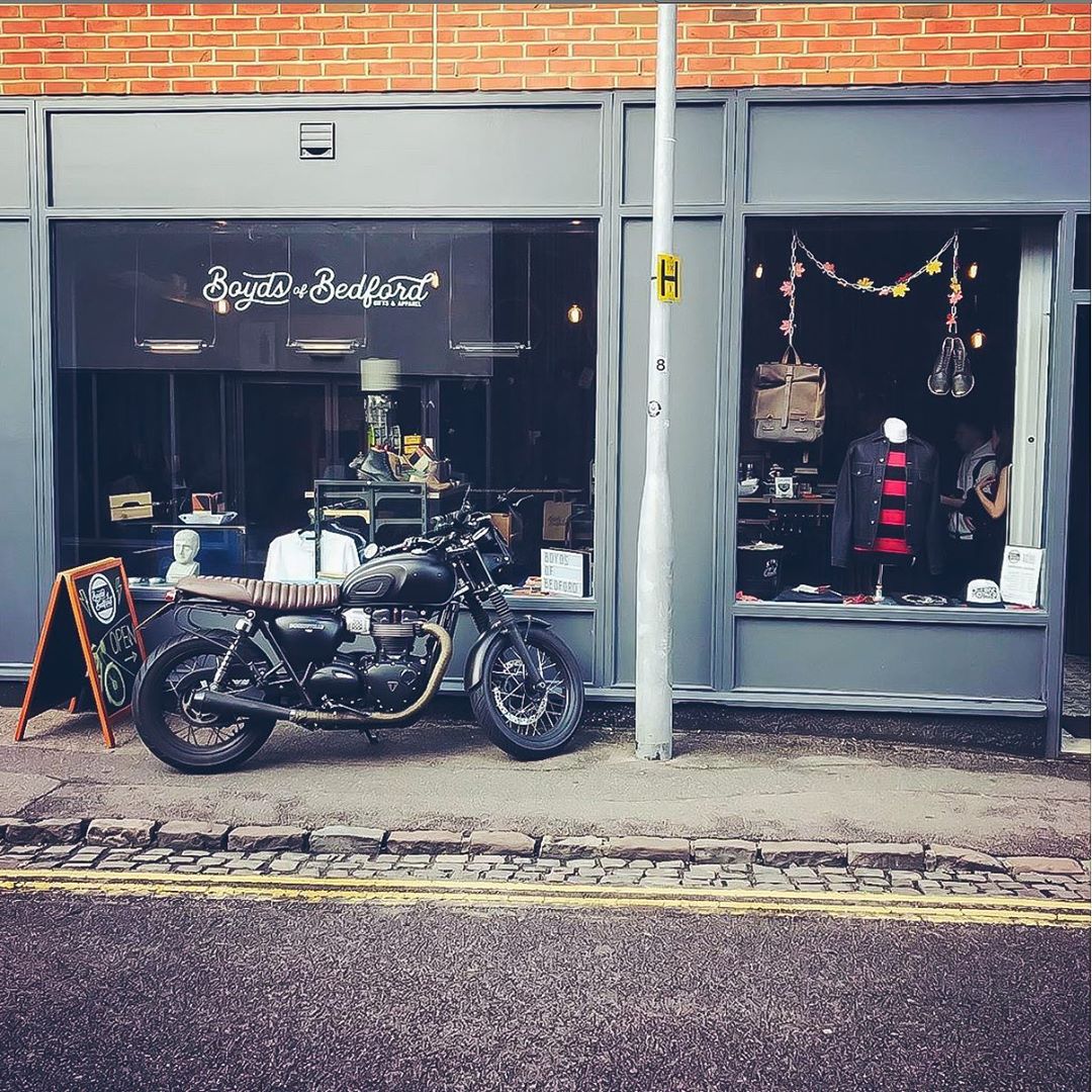 BikeShedMotoCo's tweet photo. ⚡Where Hot Rods meet Cafe Racers⚡
The new Bike Shed 19MkII collection is available now at @boydsofbedford!
#TheBikeShed #BoydsOfBedford #MotoGear https://t.co/o9auHhO0Y6