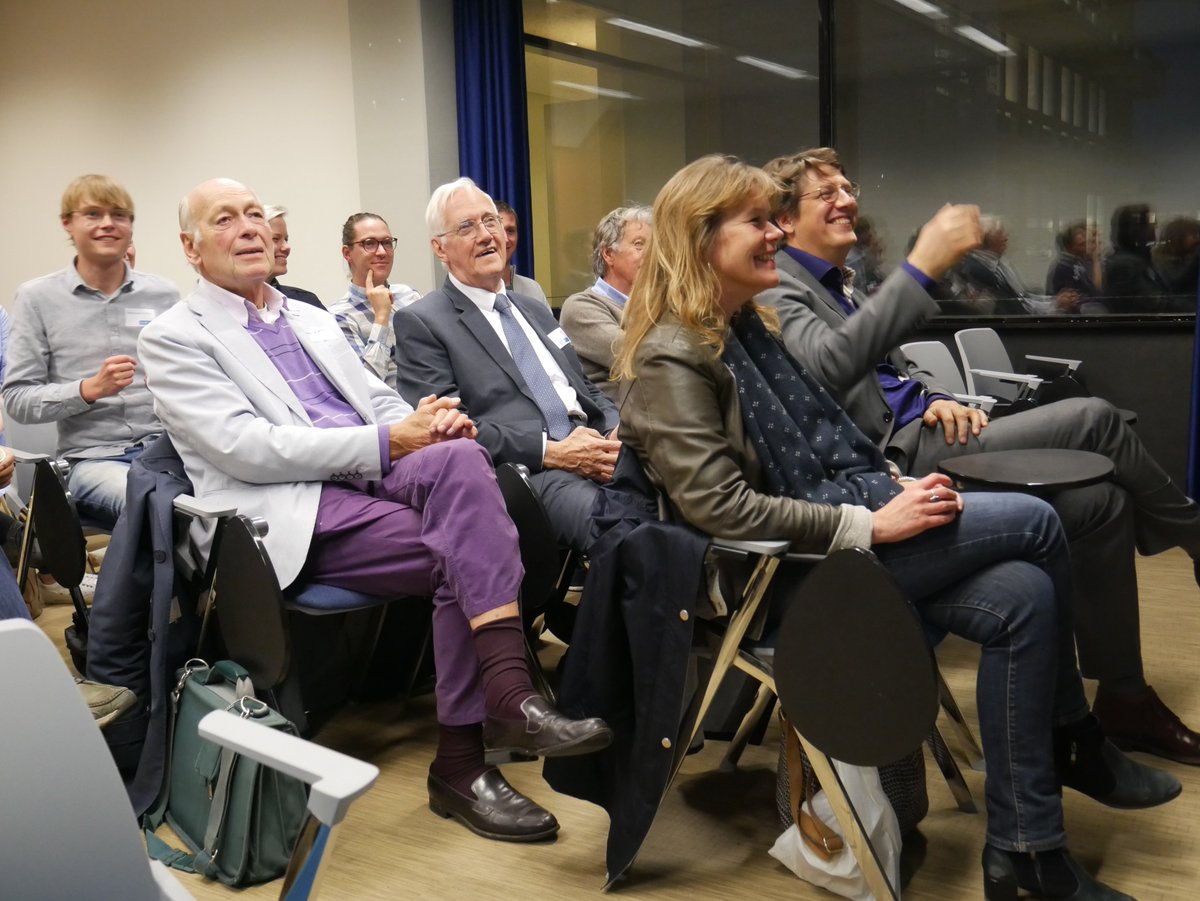 VU alumni (@vualumnus) on Twitter photo Impressie van een geslaagde alumni-avond filosofie. <a href="/desannev/">Désanne van Brederode</a> en <a href="/AdVerbrugge/">AdVerbrugge</a> spraken over het spanningsveld tussen klassieke filosofie en publieksfilosofie; "over kleine stappen langzaam thuis" versus "snackfilosofie" en zij deden dat met verve. <a href="/VUamsterdam/">Vrije Universiteit Amsterdam (inactief)</a> @FGWVU <a href="/VuPhilosophy/">VU Philosophy</a> Impressie van een geslaagde alumni-avond filosofie. <a href="/desannev/">Désanne van Brederode</a> en <a href="/AdVerbrugge/">AdVerbrugge</a> spraken over het spanningsveld tussen klassieke filosofie en publieksfilosofie; "over kleine stappen langzaam thuis" versus "snackfilosofie" en zij deden dat met verve. <a href="/VUamsterdam/">Vrije Universiteit Amsterdam (inactief)</a> @FGWVU <a href="/VuPhilosophy/">VU Philosophy</a>