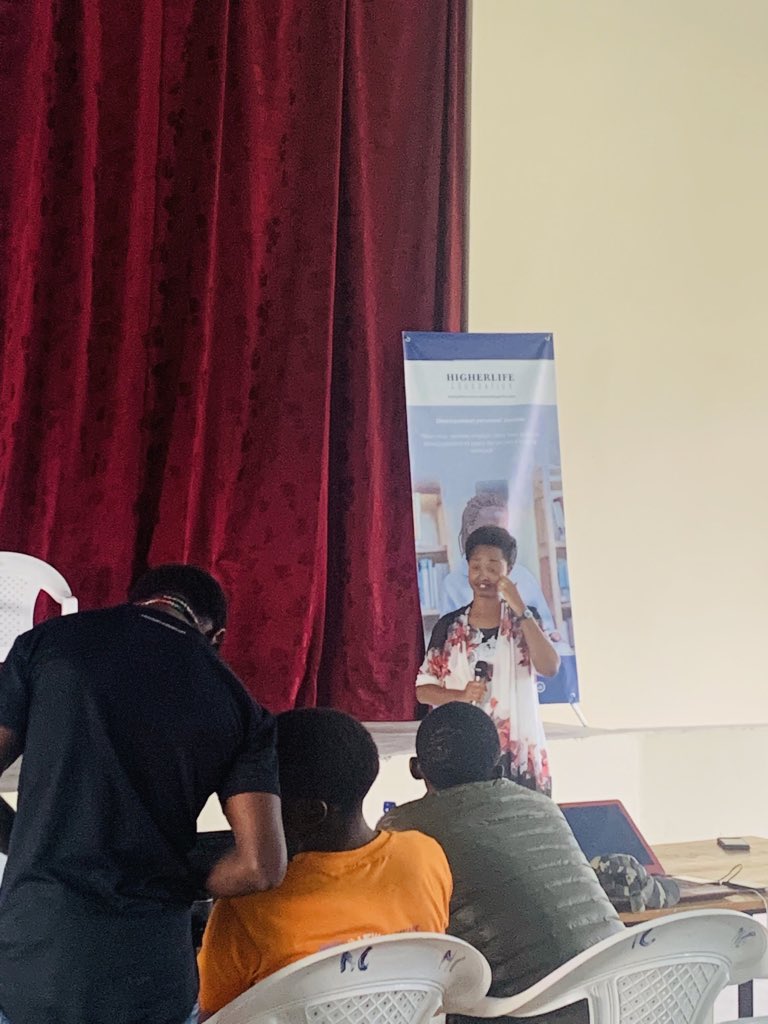 BIHUB3's tweet photo. Mme @cynthianik la directrice de @HigherLifeFDN au #Burundi a indiqué que la promotion des Tics en faveur des filles éradiqué les inégalités dans le domaine de la Tics et lutte contre la pauvreté ā travers les Tics. #MissTechBurundi https://t.co/OCfOlmT5pT