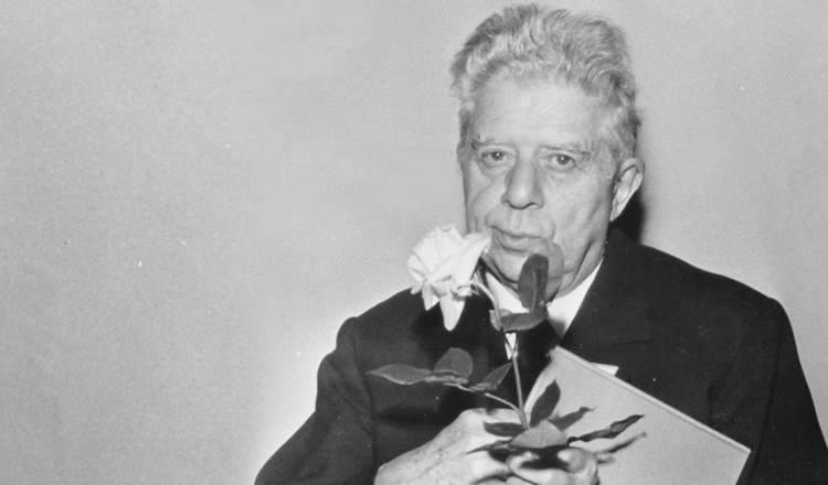 Dalla nuova edizione commentata di "La bufera e altro" di #EugenioMontale, a cura di Ida Campeggiani e Niccolò Scaffai, pubblichiamo due #poesie insieme ai cappelli introduttivi: nuoviargomenti.net/poesie/eugenio…
@Librimondadori <a href="/Leparoleelecose/">Le parole e le cose</a> @00doppiozero <a href="/poetarumsilva/">poetarumsilva</a> <a href="/CLetteraria/">CriticaLetteraria</a>