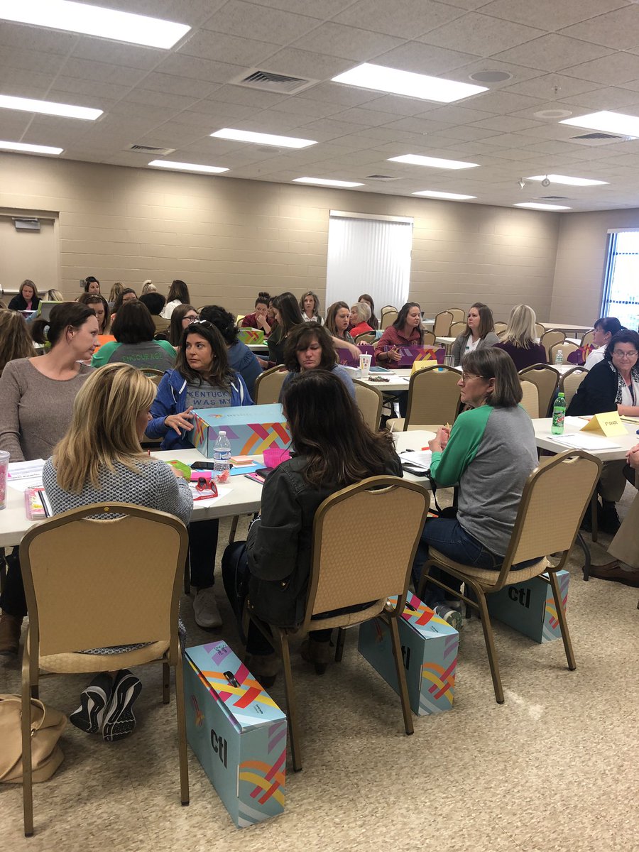 CountyRead's tweet photo. Artful Reading training...learning literacy through art! #kysrcl https://t.co/zeFZIDiKwC