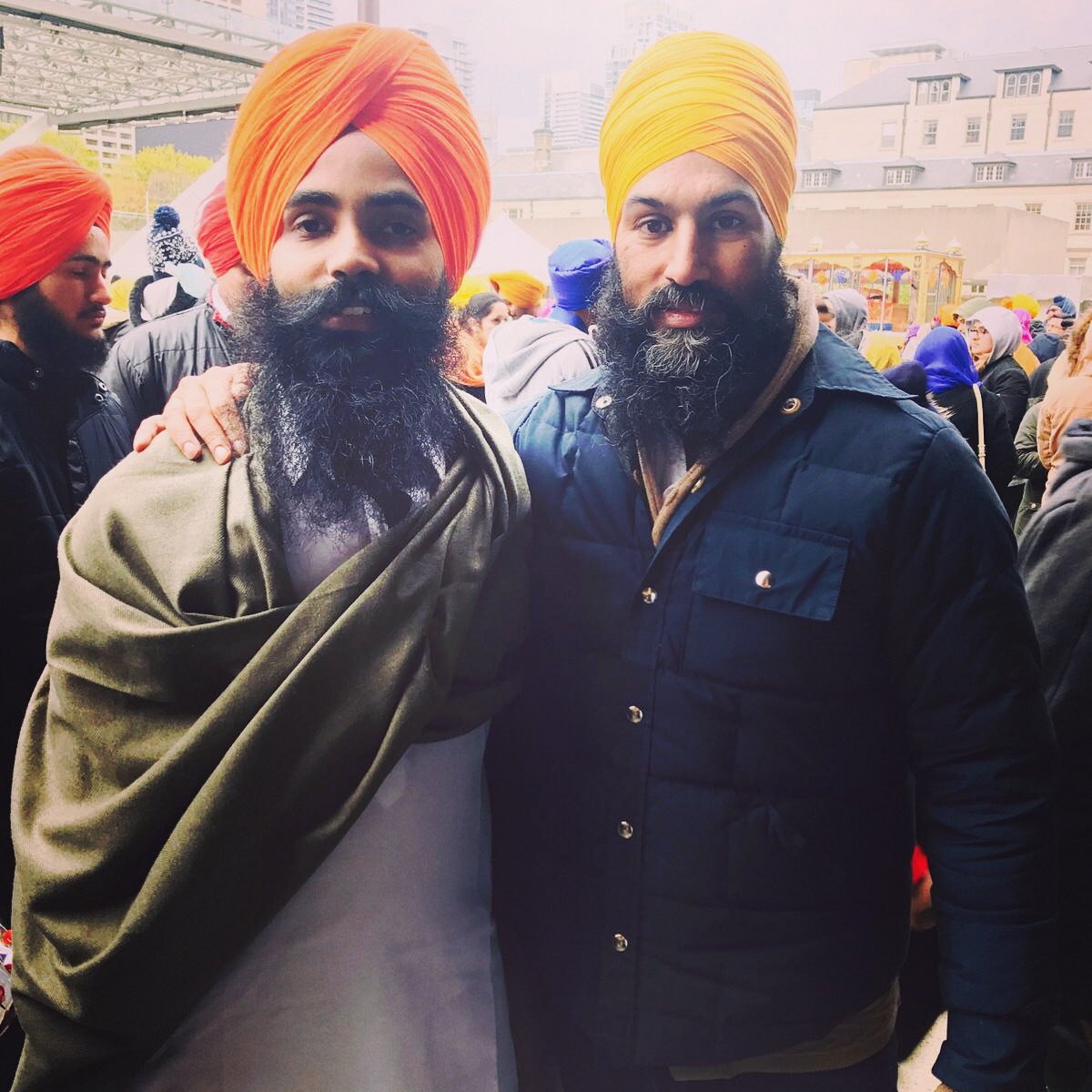 issapoet's tweet photo. #elxn43 choose love choose courage @theJagmeetSingh https://t.co/NksVyC1xTp