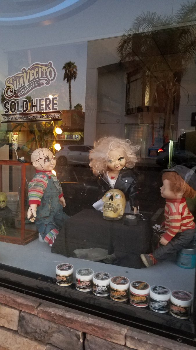 JudeMelroses's tweet photo. My business neighbors are finally getting into the Halloween spirit. #StorefrontDisplay
#facades https://t.co/0aKJzzAsOO