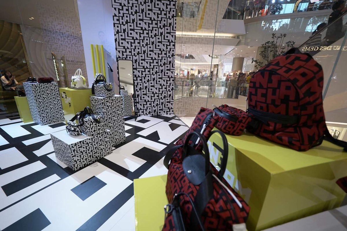 Discover Longchamp Pop-up Store at 