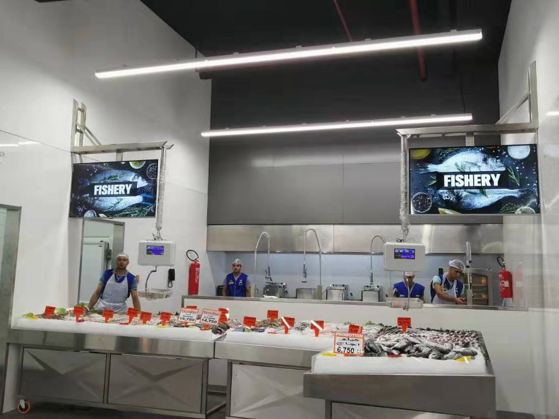 selfelctronics's tweet image. To modern supermarket, especially big supermarket chains, lighting is a part of corporate image.

Location: Chiyah, Lebanon

Simple shapes, straight lines and practical principle of the supremacy, all make it look more modern and create a pure and comfortable environment.