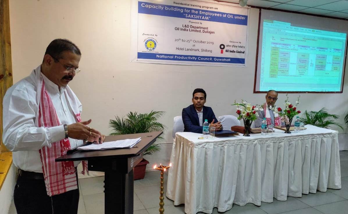 NPC_INDIA_GOV's tweet image. Shri S Phukan, Sr. Manager, Training Division, @OilIndiaLimited inaugurating the residential training program for the Officials of Oil India at Shillong under the #ShaksyamOilIndia #CapacityBuildingProgram conducted by NPC RD Guwahati.