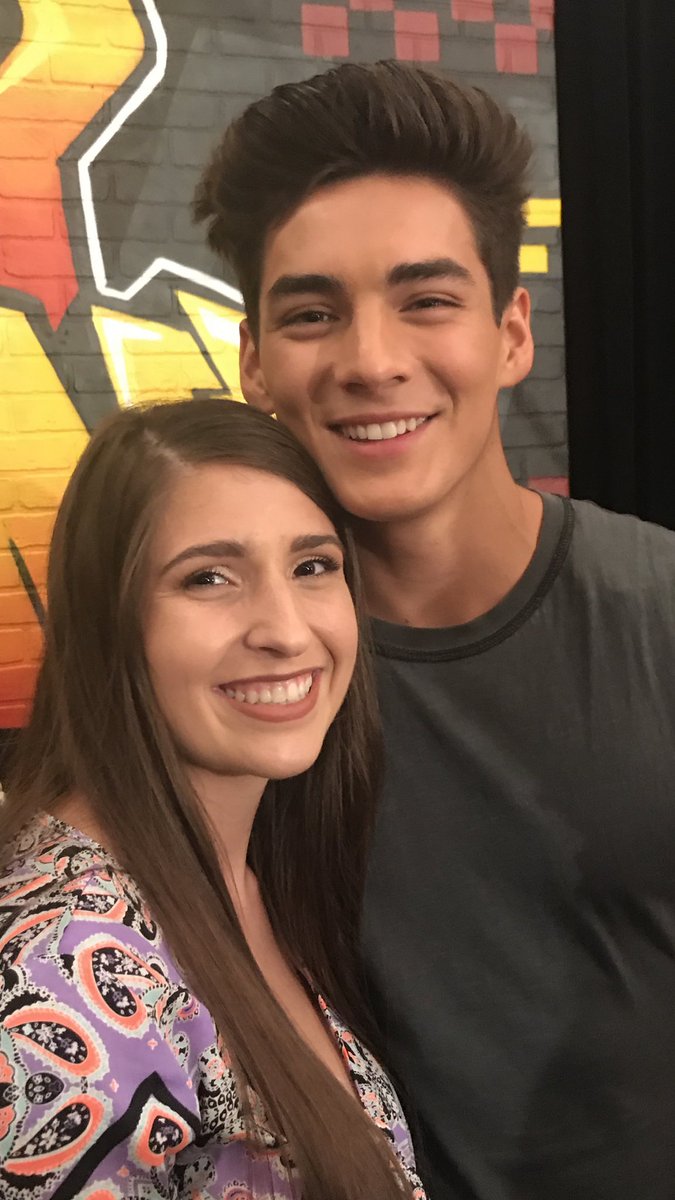 2IQUESTIONS's tweet photo. @chanceperez 2 years difference. at least I don’t look ugly anymore lmao. you did so great tonight. thanks for joking and messing around w me during the show tonight. it was fun 🥰 https://t.co/GHh4rt8AnO