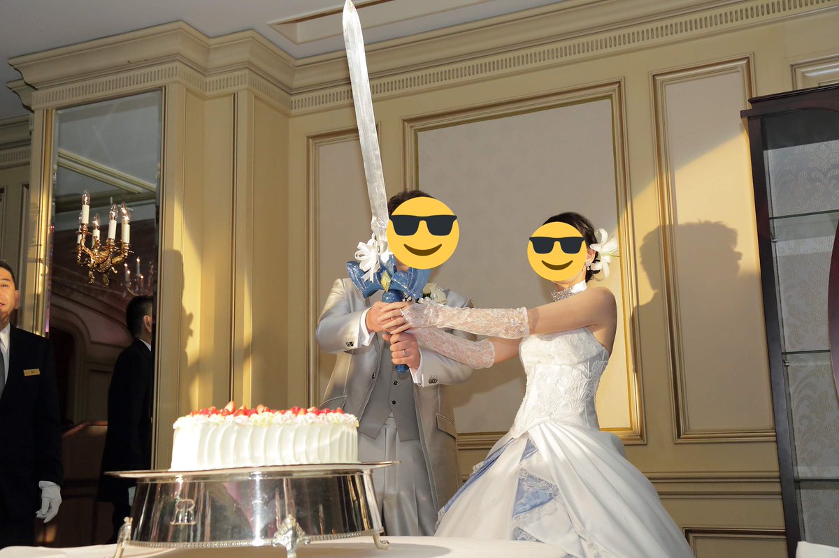 結婚式でケーキ入刀用にマスターソードを自作した勇者な新郎さん現る 刀鍛冶なのか 職員さんの眼差しジワる Togetter