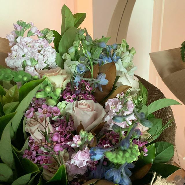 #Instaabsence due to #movinghouse and the husband springs a random act of floristry on me! What a champ! Thanks @cdlongman1 @dailybloomssyd love the #local #sustainablefloristry push! Now back to unpacking! 💗 💗 💗 #randomactoffloristry ift.tt/2Bw5mMJ