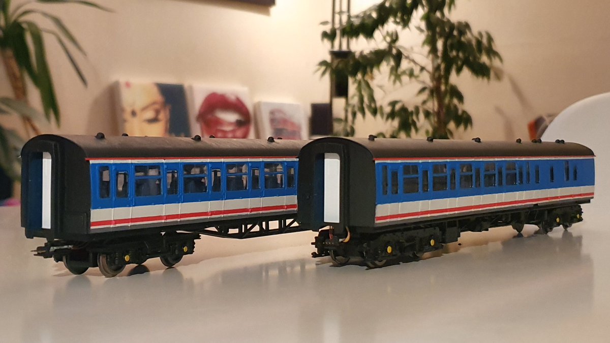PdannyH's tweet photo. #4VEP Upgrade 2: finally finished painting. It's not perfect but my painting ability has been pushed to the max. Next to white weather for a faded look, then seal with varnish before grime weathering.
#TMRGUK #NetworkSouthEast #modelrailway #electricmultipleunits #SouthernRegion https://t.co/ebi24CkC1h