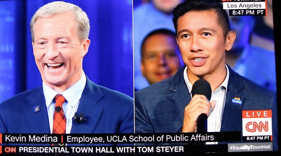kmed8's tweet image. First tweet! Throwback to the #lgbtqtownhall last week. #equalitytownhall #datadaddy @CNN