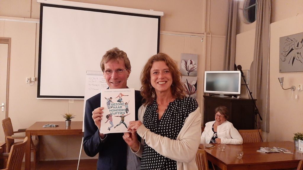 soestnetwerkt's tweet photo. Fotografe Ilona van Egdom beste pitcher tijdens de Business Boost van Soest Netwerkt. 8 oktober, MuseumOudSoest. https://t.co/FURjRLqMxW  #soest #netwerken #ondernemers https://t.co/WHIqtfrSL7