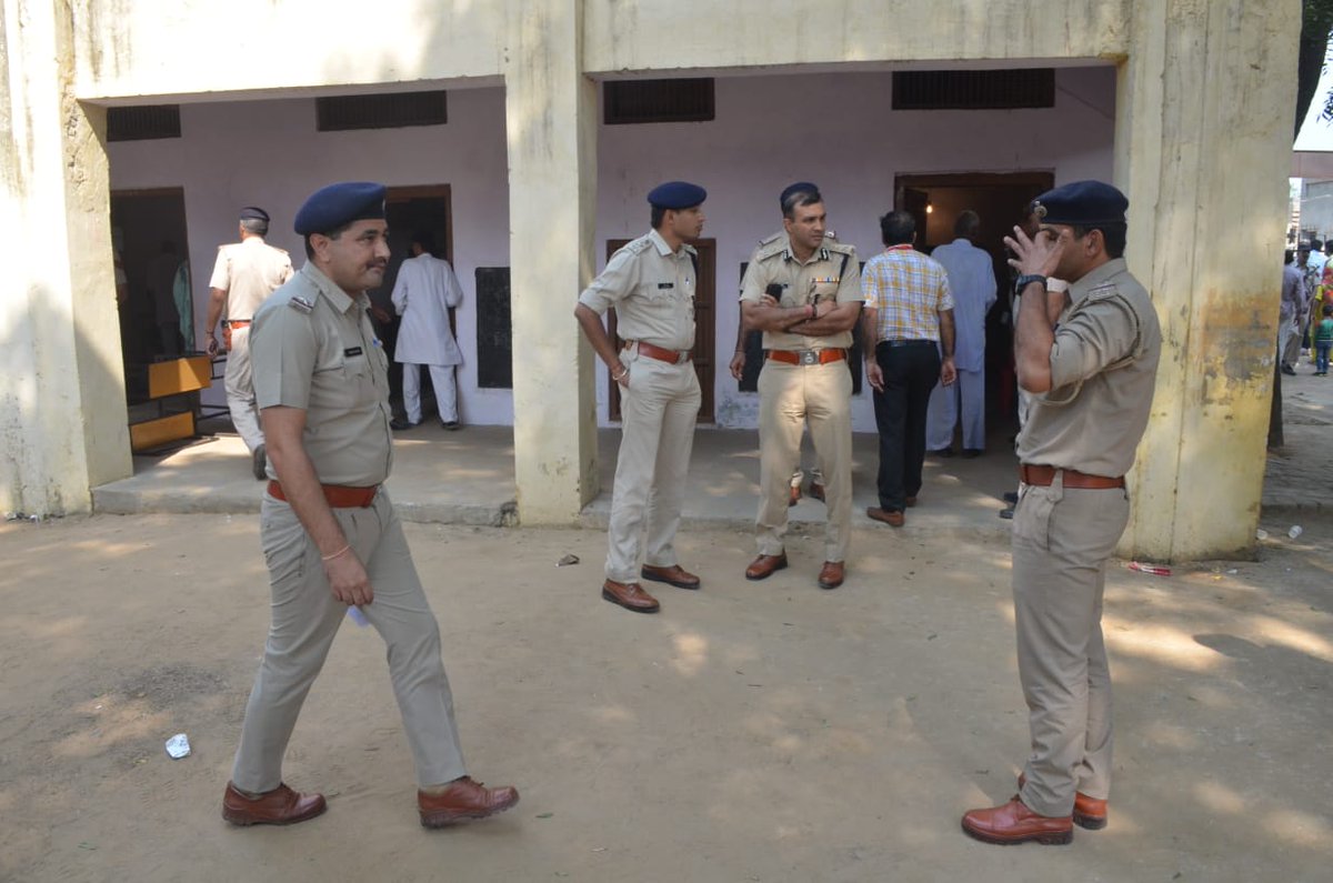 ptcnews's tweet photo. चुनाव के दौरान चैकिंग करते हुए IGP Rohtak, SP Rohtak और DC Rohtak
#HaryanaAssemblyPolls #PTCNews #HaryanaPolice #Rohtak #DC #Cheacking @HaryanaPolice27 https://t.co/xLyNJPaJZ9