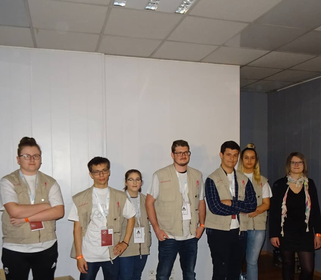 La <a href="/mlj_tarentaise/">MLJAT</a> et le PIJ Albertville en partenariat avec les bénévoles 92 ont organisé une mission bénévole dans le cadre du Grand Bivouac à Albertville. 9 jeunes ont participé à l'accueil du public, le service au catering, l'aiguillage au parking.