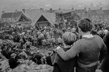 Yr_Hen_Goes's tweet photo. Aber-fan yw'r briw a fydd
Yn rhwyg ieuanc tragywydd.
#CofiwnAberfan https://t.co/KhatwwDq02